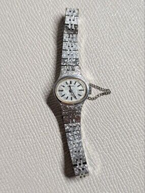 Seiko Women's Textured Silver Bracelet Windup Ladies Watch Classic White Gold